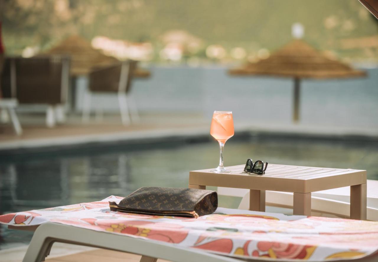 Trizonia Bay Hotel Экстерьер фото