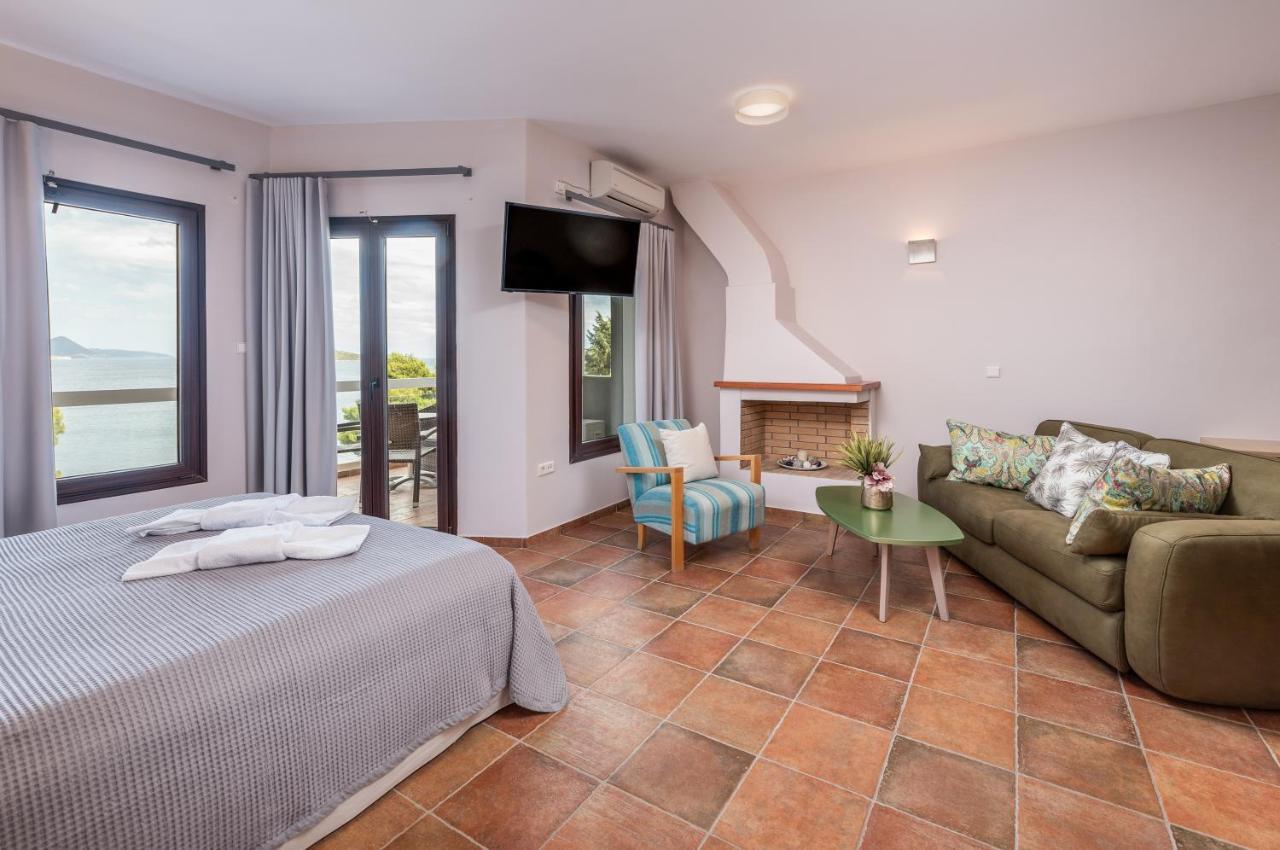 Trizonia Bay Hotel Экстерьер фото