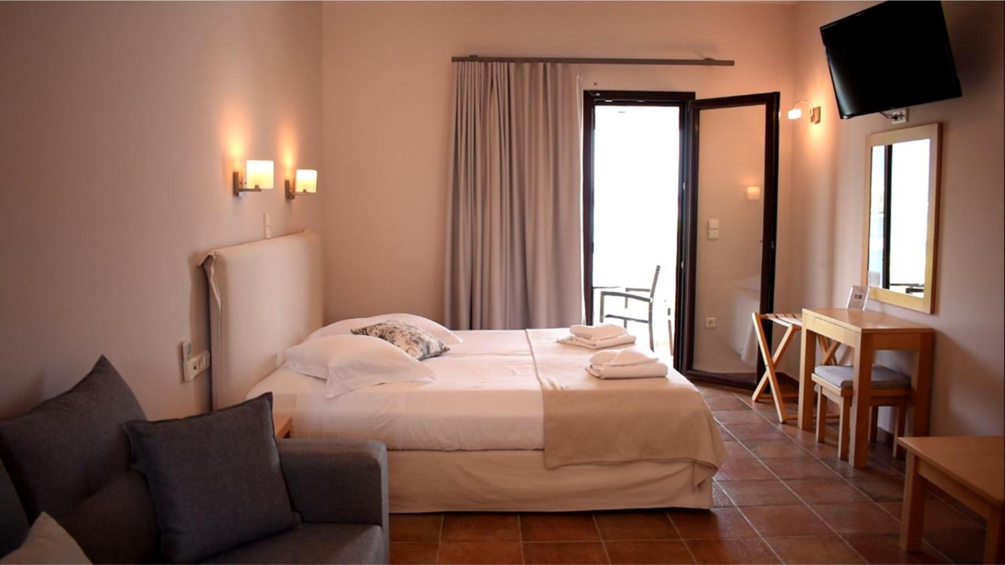 Trizonia Bay Hotel Экстерьер фото