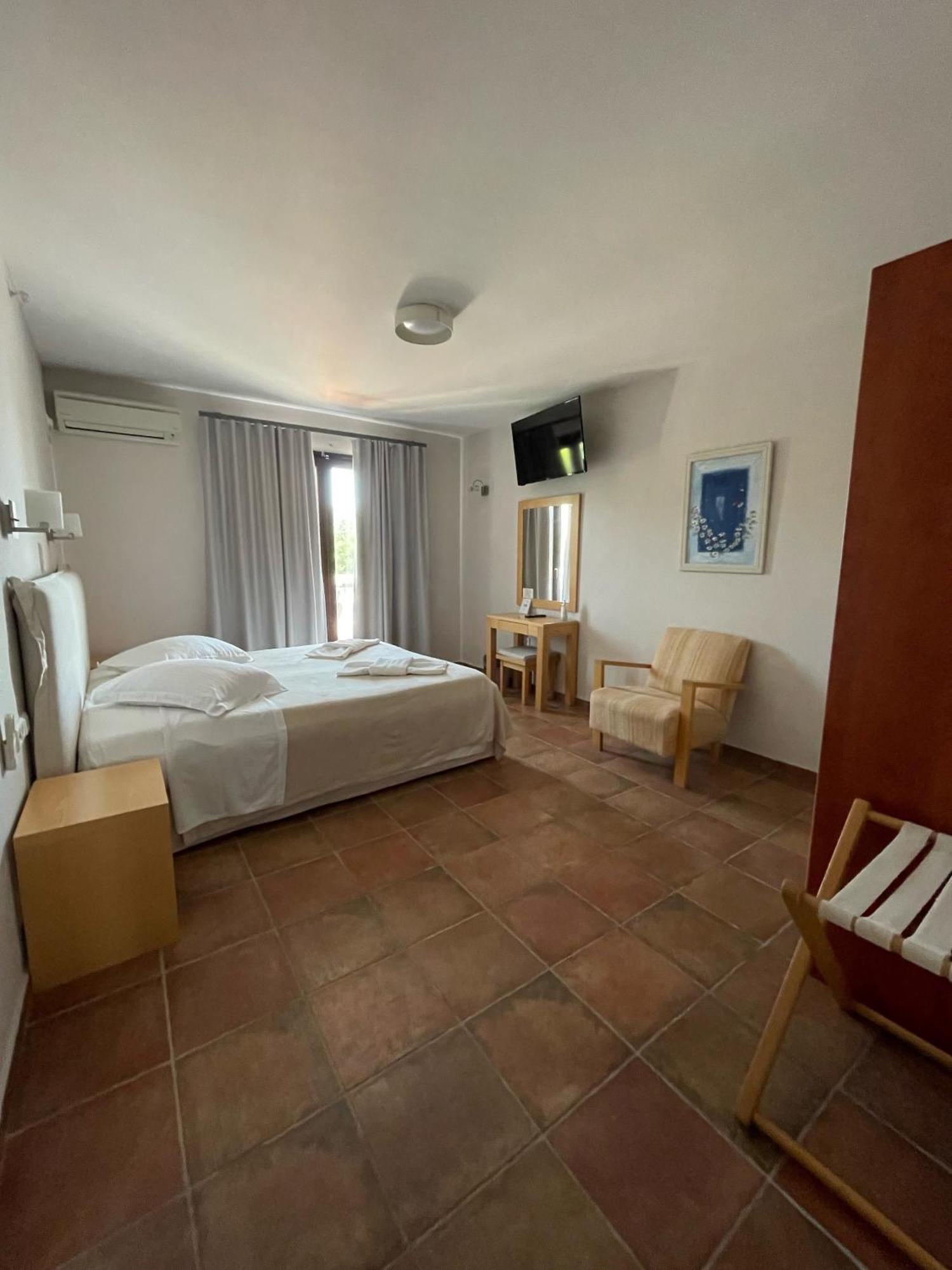 Trizonia Bay Hotel Экстерьер фото