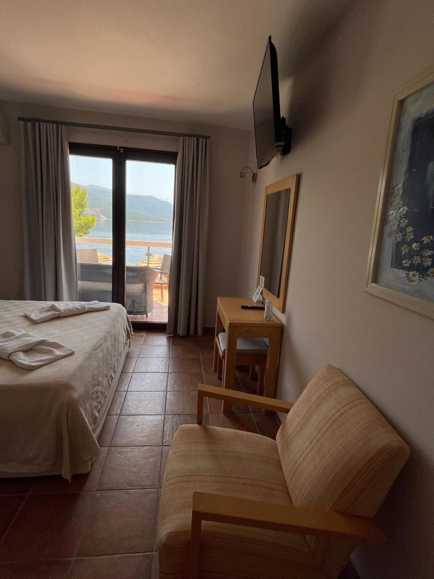Trizonia Bay Hotel Экстерьер фото