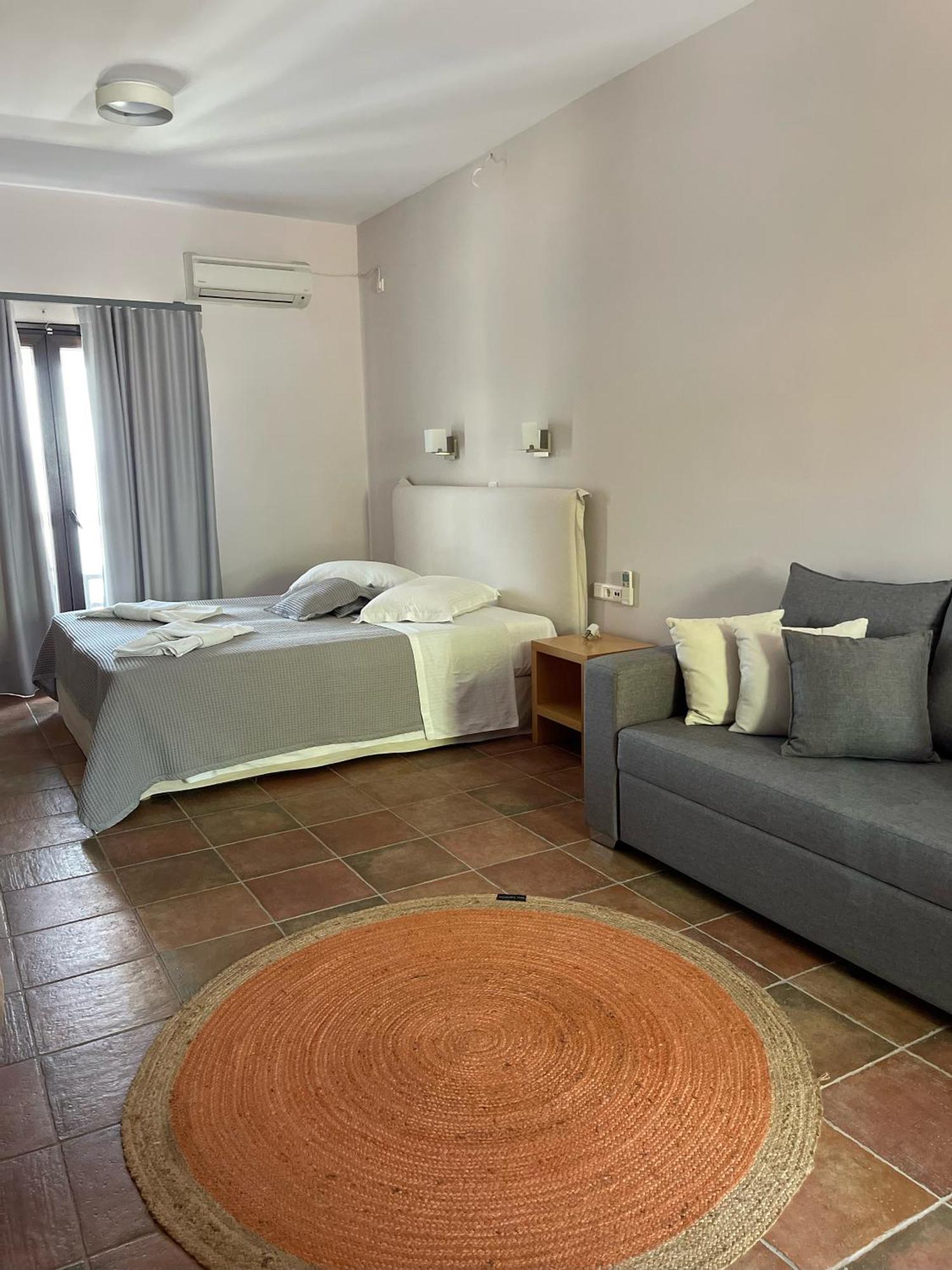 Trizonia Bay Hotel Экстерьер фото
